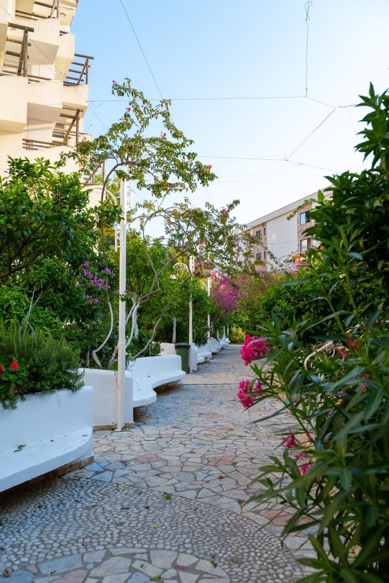 Bougainville Bay Apartments Sarande Exterior photo